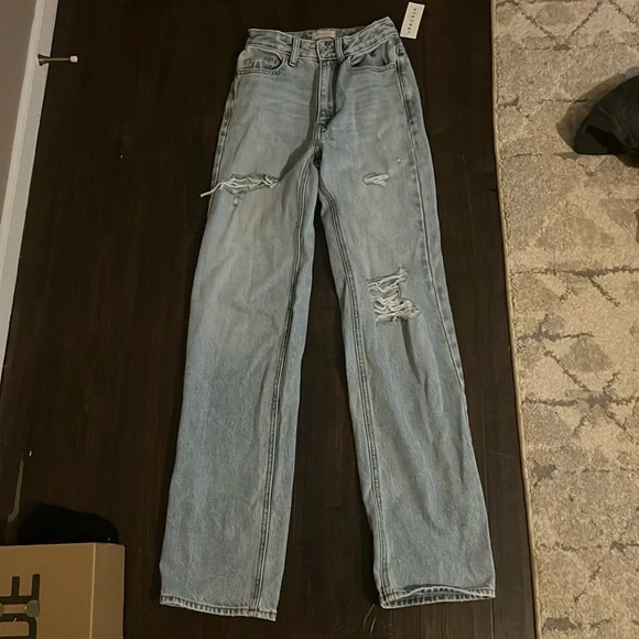 Brand new PacSun Light Indigo Ripped '90s Boyfriend Jeans/size 23 - Picture 1 of 3